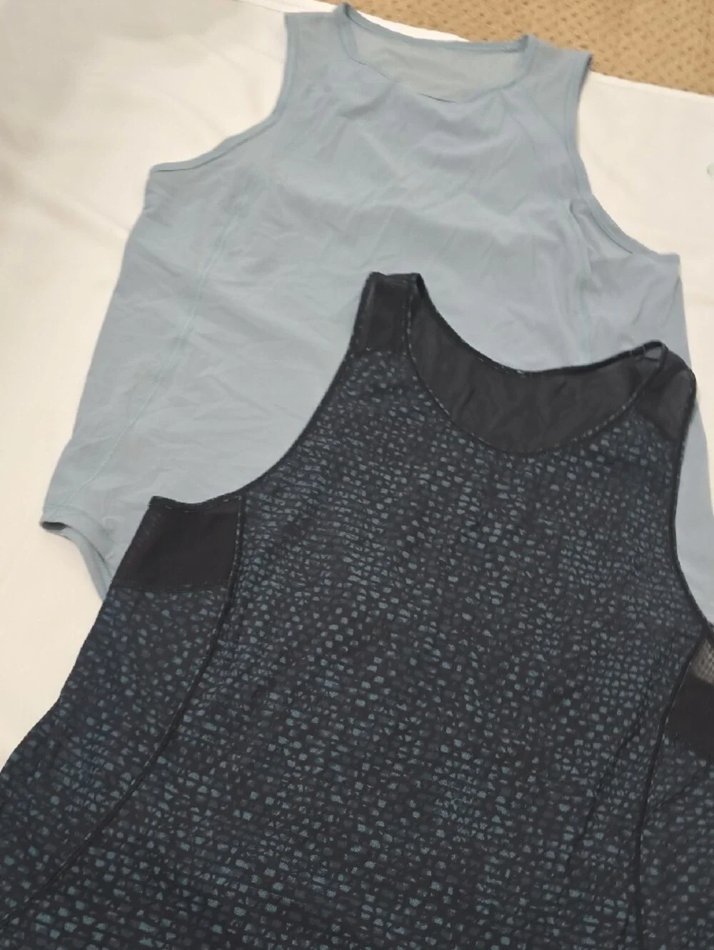 lululemon athletica Women’s Black & Light Gray Athletic Tank Top Bundle M